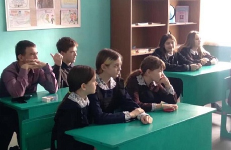 Сотрудником библиотеки с.Уварово с учащимися проведен информационный час «Сегодня школьник - завтра избиратель» Сотрудником библиотеки с.Уварово с учащимися проведен информационный час «Сегодня школьник - завтра избиратель»