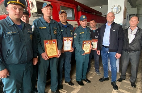 Глава Иссинского района Николай Аргаткин поздравил с профессиональным праздником иссинских пожарных