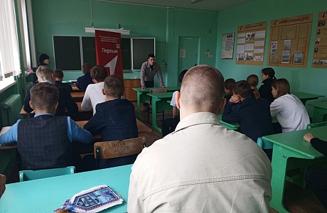 Военнослужащий встретился с Первыми лицея!