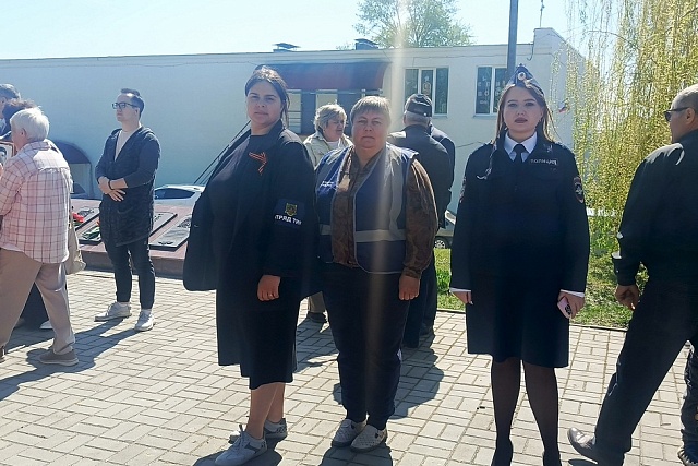Народные дружинники принимают участие в обеспечении сохранности монументов воинской славы, памятников и мест захоронения погибших воинов Великой Отечественной войны Народные дружинники принимают участие в обеспечении сохранности монументов воинской славы, памятников и мест захоронения погибших воинов Великой Отечественной войны