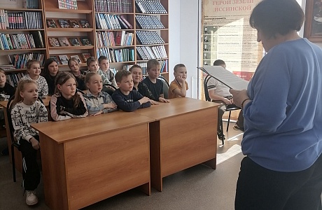 Библиотекарь Центральной районной библиотеки р.п. Исса провела для школьников час общения «Лагеря смерти, фабрики зла»