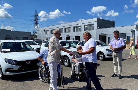 Девять жителей региона, ранее пострадавших на производстве, получили новые автомобили от Отделения СФР по Пензенской области
