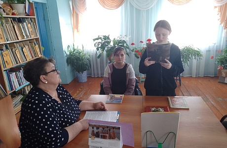 В библиотеке свх. Маяк проведен патриотический час «Герои и подвиги» В библиотеке свх. Маяк проведен патриотический час «Герои и подвиги»