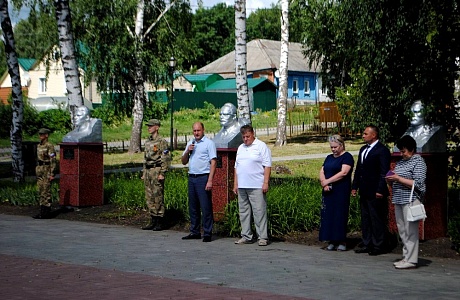 Сегодня, 22 июня 2024 года, в День памяти и скорби, на Памятной стеле в р.п. Исса прошло возложение венков Сегодня, 22 июня 2024 года, в День памяти и скорби, на Памятной стеле в р.п. Исса прошло возложение венков