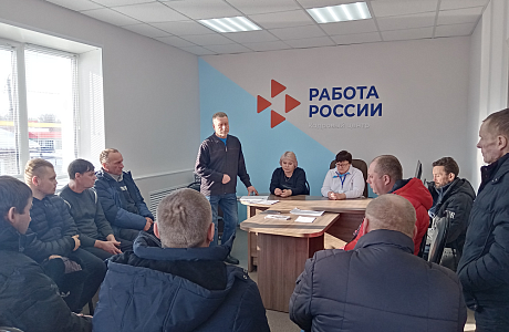 В здании филиала центра занятости по Иссинскому району была организована встреча безработных граждан с начальником 2 отделения военного комиссариата Лунинского и Иссинского районов Сидякиным Юрием Алексеевичем 