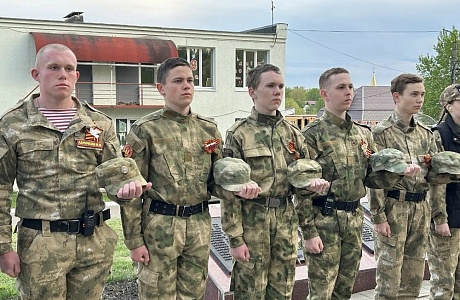 Светлой памяти павших в борьбе против фашизма. Минута молчания.