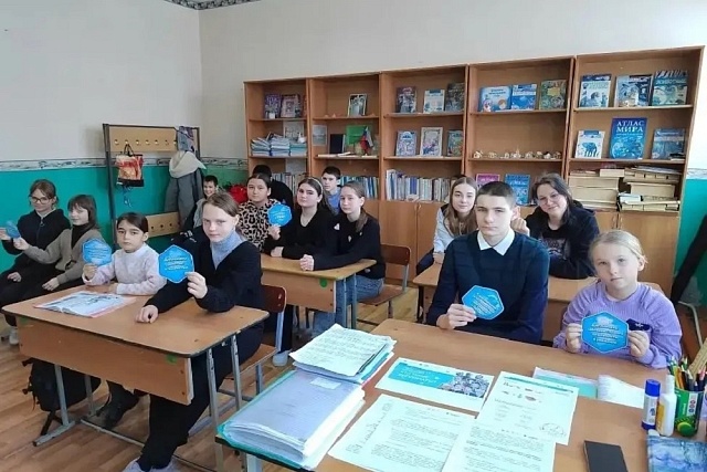 В МБОУ «Средняя школа с. Соловцово» прошёл традиционный урок «Разговоры о важном», приуроченный ко Дню дипломатического работника