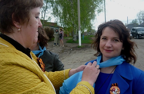 Сотрудники Центральной библиотеки р.п. Исса присоединились к международной акции «Синий платочек Победы»