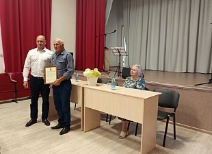 Рабочая встреча в селе Каменный Брод: диалог власти и жителей, признание заслуг земляков