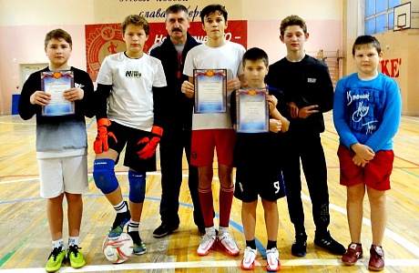 Школьные команды разыграли Кубок Иссинского района по мини-футболу