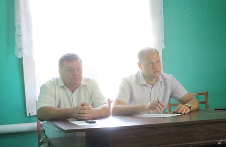 Глава администрации Иссинского района выслушал просьбы жителей и предпринимателей Николаевки 