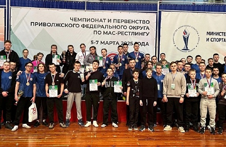 Во дворце единоборств «Воейков» в Пензе прошли захватывающие соревнования — Первенство и Чемпионат Приволжского Федерального округа по мас-рестлингу
