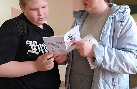 Культорганизатор Центрального районного Дома культуры провела акцию «Мы против терроризма» Культорганизатор Центрального районного Дома культуры провела акцию «Мы против терроризма»