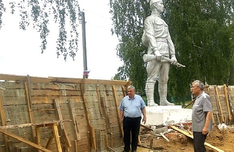 Советник Губернатора Пензенской области Валерий Сиротин проконтролировал ход исполнения работ реконструкции памятника «Славы» в селе Булычево Иссинского района Советник Губернатора Пензенской области Валерий Сиротин проконтролировал ход исполнения работ реконструкции памятника «Славы» в селе Булычево Иссинского района