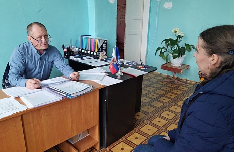 Член партии «Единая Россия» Владимир Ларичкин провел прием населения