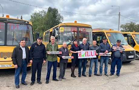 В преддверии нового учебного года сотрудники Госавтоинспекции Лунинского района проверяют техническое состояние школьных автобусов