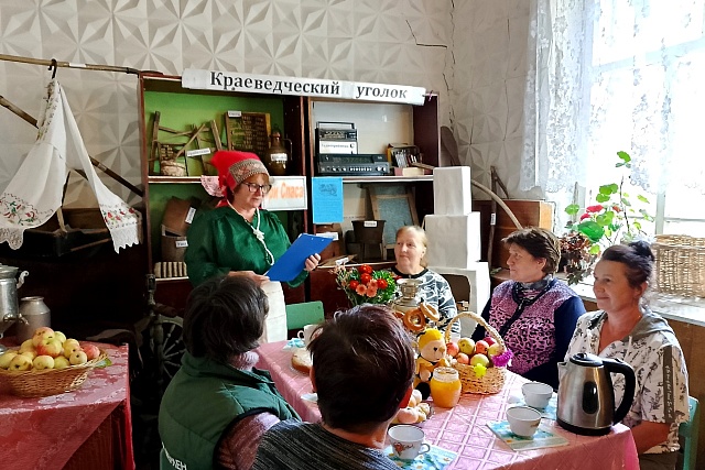 Яблочный Спас в Новотрёхсвятском СДК — традиционные посиделки для жителей села