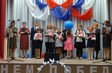 В СДК с.Каменный Брод прошёл праздничный концерт «Майский вальс», посвящённый Дню Победы В СДК с.Каменный Брод прошёл праздничный концерт «Майский вальс», посвящённый Дню Победы