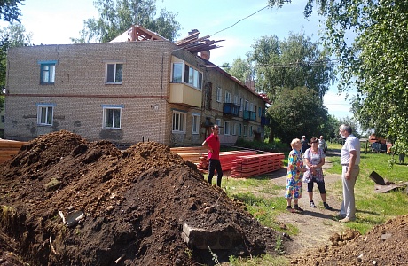 В Иссинском районе ведутся ремонтные работы кровли многоквартирного дома В Иссинском районе ведутся ремонтные работы кровли многоквартирного дома