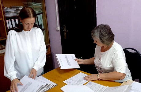 Прием документов от организаций источников комплектования на постоянное хранение в архив Иссинского района