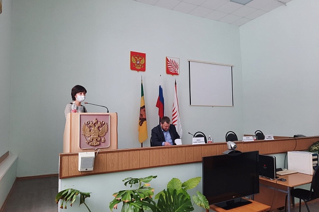  В Иссинском районе прошла очередная сессия Собрания представителей