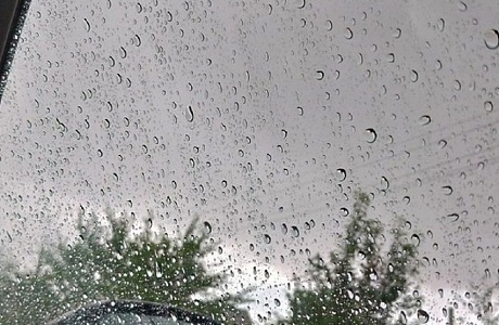Сотрудники Госавтоинспекции призывают водителей быть внимательными в дождливую погоду Сотрудники Госавтоинспекции призывают водителей быть внимательными в дождливую погоду