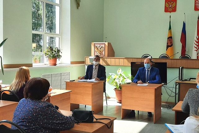 В Иссинском районе состоялось заседание комиссии по подготовке жилищно-коммунального хозяйства, объектов энергетики и социально-культурного назначения к работе в осенне-зимнем периоде 2020-2021 годов В Иссинском районе состоялось заседание комиссии по подготовке жилищно-коммунального хозяйства, объектов энергетики и социально-культурного назначения к работе в осенне-зимнем периоде 2020-2021 годов