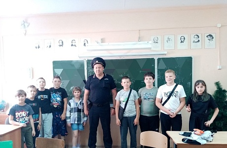 Обучающиеся МБОУ "Лицей р.п. Исса имени Н.Н. Гаврилова" встретились с начальником ОУУП и ПДН ПП МО МВД России «Лунинский» А.В. Беловым Обучающиеся МБОУ "Лицей р.п. Исса имени Н.Н. Гаврилова" встретились с начальником ОУУП и ПДН ПП МО МВД России «Лунинский» А.В. Беловым