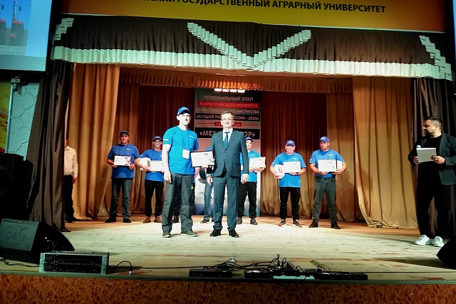 Антонов Антон Владимирович — призёр Всероссийского конкурса «Лучший по профессии» в номинации «Механизатор»
