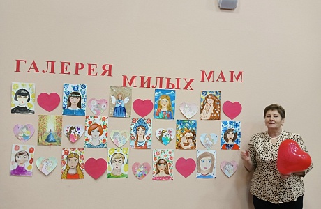 Выставка рисунков «Галерея милых мам» в Булычевском СДК