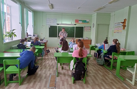 В МБОУ «Лицей р.п. Исса имени Гаврилова Н.Н» для учеников 4 класса культорганизатором Центрального районного Дома культуры проведена игровая программа «Жить здорово»