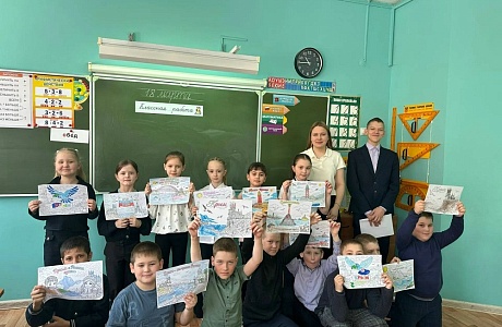 В МБОУ "Лицей р.п. Исса имени Н.Н. Гаврилова" прошли занятия на тему "Россия и Крым – мы вместе!" 