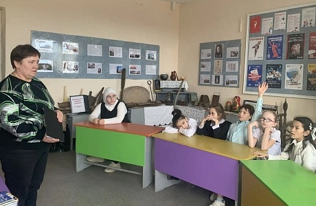 Литературный час «Писатель мудрых сказок» в библиотеке с. Уварово