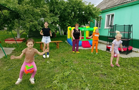 «Колобки» против «Репок»: в Новотрёхсвятском СДК прошла сказочная викторина «Колобки» против «Репок»: в Новотрёхсвятском СДК прошла сказочная викторина