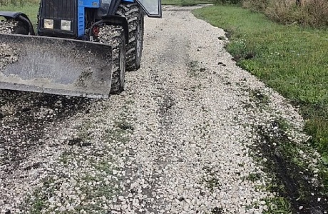 В рамках благоустройства территории Знаменско-Пестровского сельсовета активно ведутся дорожные работы